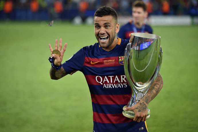 Dani Alves được mệnh danh là hậu vệ cánh có tốc độ nhanh nhất lịch sử bóng đá 
