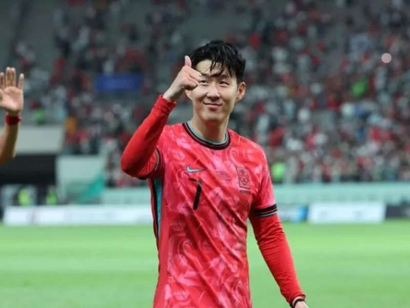 son heung min tu giac mo san co den bieu tuong bong da han quoc