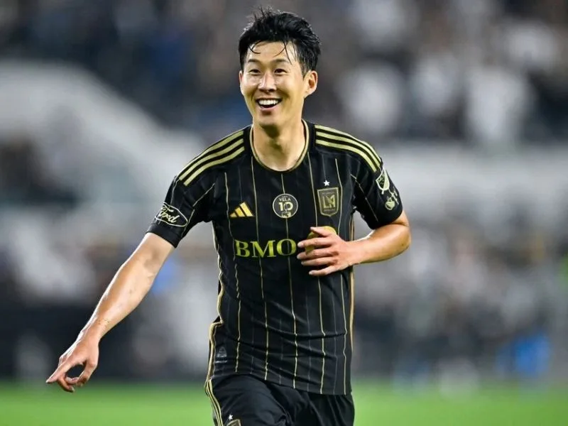 son heung min tu giac mo san co den bieu tuong bong da han quoc