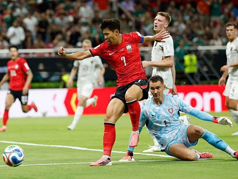 son heung min tu giac mo san co den bieu tuong bong da han quoc